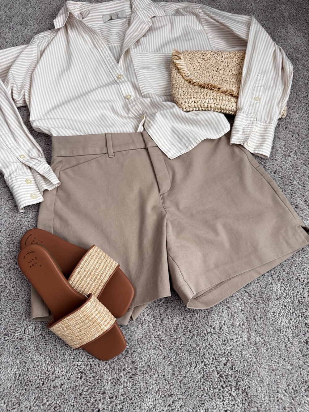 Old Navy Women’s Pixie Shorts in Khaki, size 6